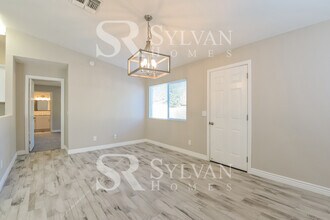 1950 W Burgundy Way in Tucson, AZ - Building Photo - Building Photo