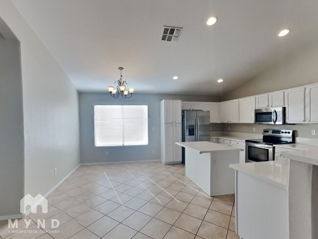 813 S 125th Ave in Avondale, AZ - Foto de edificio - Building Photo