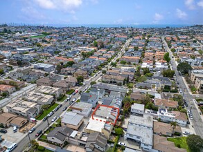 2007 Pullman Ln, Unit 2 in Redondo Beach, CA - Building Photo - Building Photo