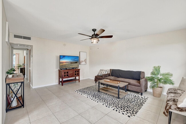 169 Brittany Terrace in Delray Beach, FL - Building Photo - Building Photo