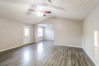 39 Fairview Dr in Newnan, GA - Foto de edificio - Building Photo