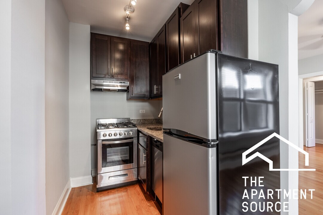 612 W Patterson Ave in Chicago, IL - Building Photo
