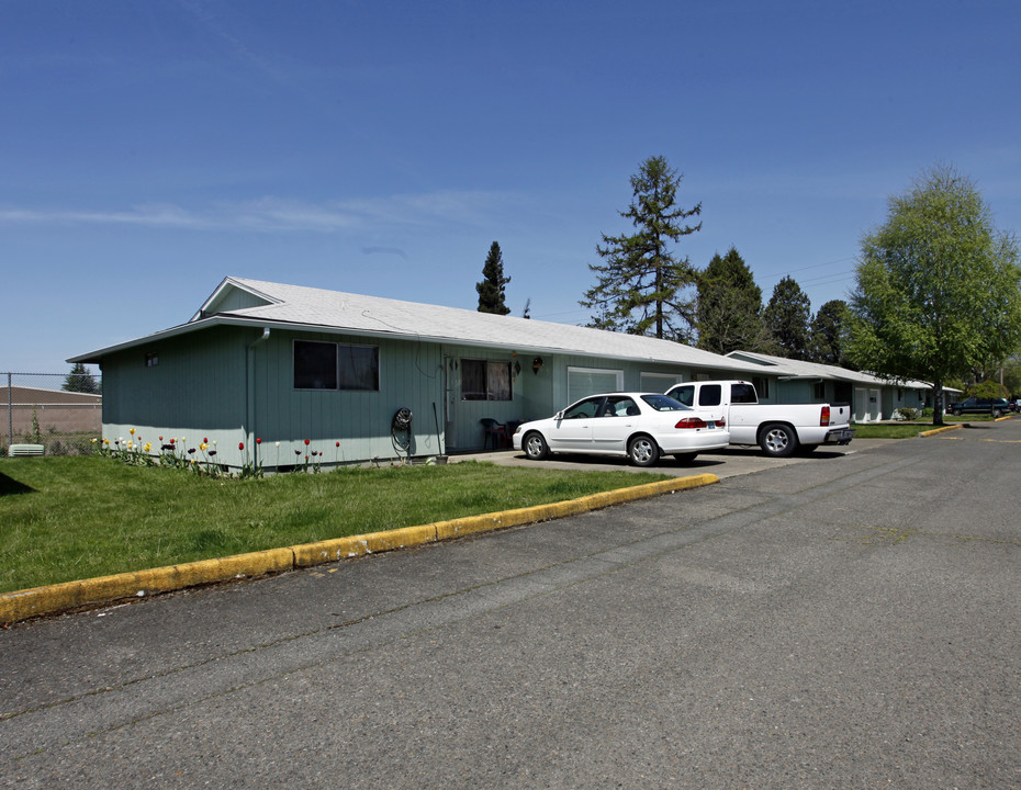 Monica Lea in Salem, OR - Building Photo