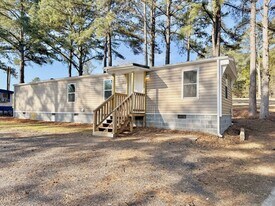 35 Easy St in Bracey, VA - Building Photo