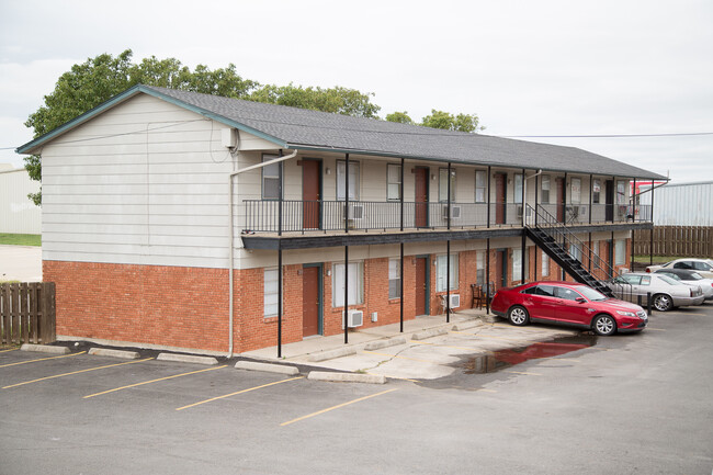 Cornerstone Apartments in Lawton, OK - Building Photo - Building Photo