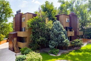 Creekside Apartments in Boulder, CO - Building Photo