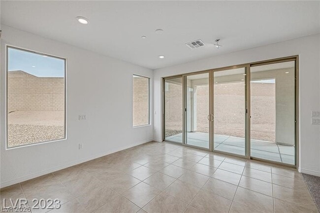 property at 10 Sun Lily Ln