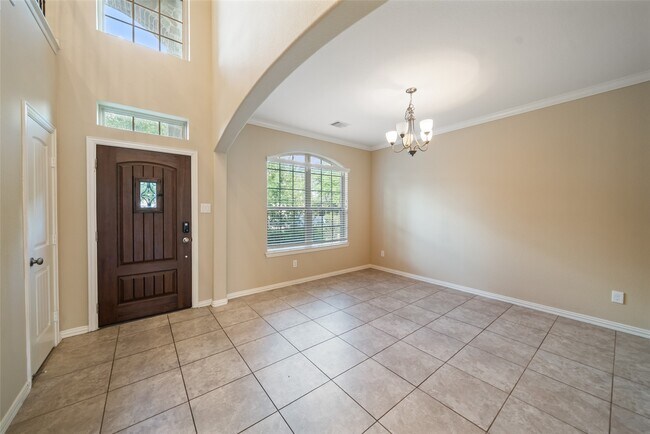 667 Oak Cir Dr E in Conroe, TX - Building Photo - Building Photo