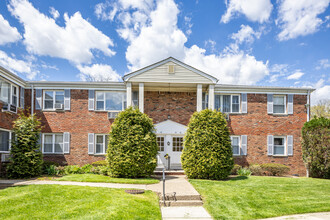 Cresmont Gardens in West Orange, NJ - Building Photo - Building Photo