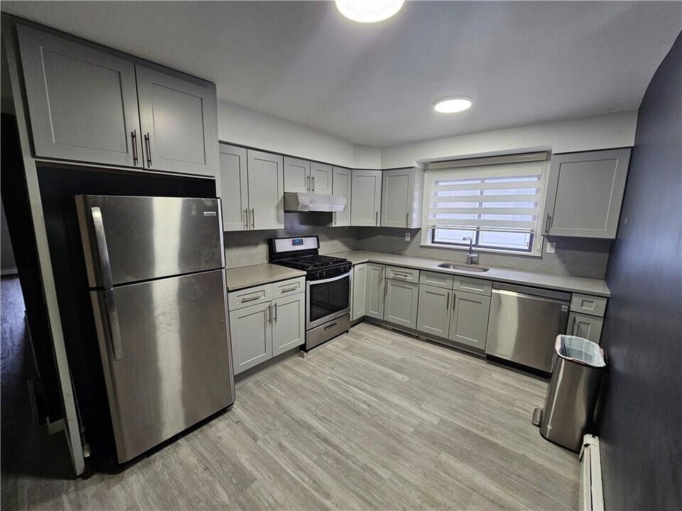 446 Clifton Ave in Staten Island, NY - Building Photo