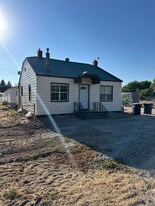 3210 S Ammon Rd in Ammon, ID - Building Photo