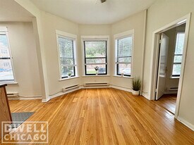 915 W Waveland Ave in Chicago, IL - Building Photo