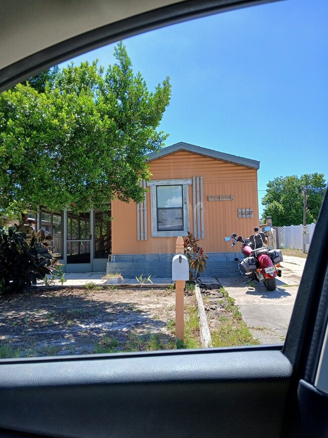 property at 1837 Holiday Dr