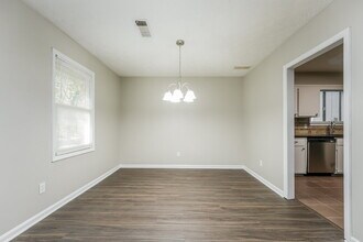 591 Stonehedge Dr in Stone Mountain, GA - Building Photo - Building Photo