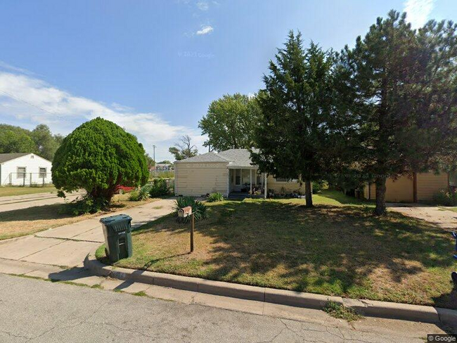 property at 2462 N Piatt St