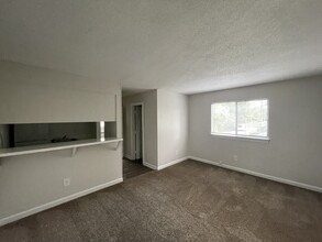 Pepper Tree Apartments in Greensboro, NC - Building Photo - Building Photo