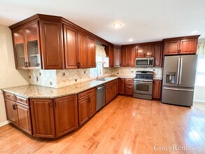 6463 Oldbarn Ct in Cincinnati, OH - Foto de edificio - Building Photo