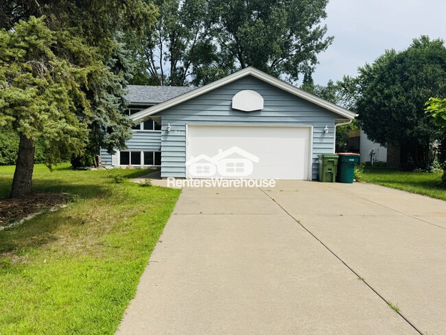 905 97th Ln NE in Blaine, MN - Building Photo - Building Photo