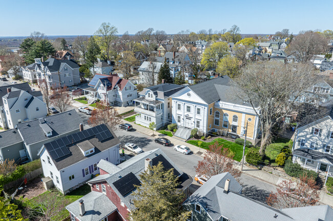 M.D. Parlin House Condominiums in Fall River, MA - Foto de edificio - Building Photo