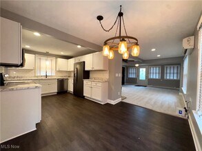 5853 Melody Ln in Mentor On The Lake, OH - Building Photo - Building Photo