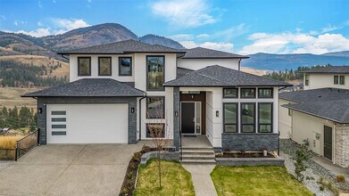 647 Carnoustie Dr in Kelowna, BC - Building Photo - Building Photo