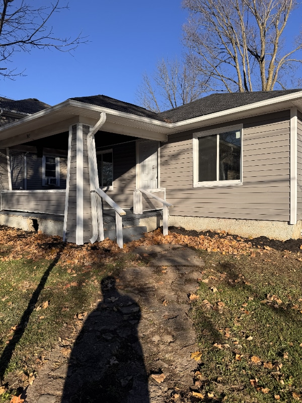 208 W Brown Ave in Bellefontaine, OH - Foto de edificio - Building Photo