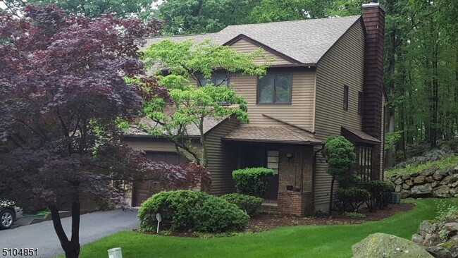 property at 25 Heritage Ct