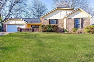 6994 Oakland Chase in Memphis, TN - Building Photo