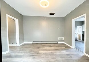 128 Geneva St in St Catharines, ON - Building Photo - Building Photo