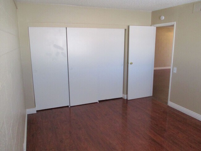 2933 E Elm Ave in Las Vegas, NV - Building Photo - Building Photo
