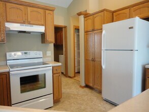 338 Ponderosa Dr in Hartford, WI - Building Photo - Building Photo