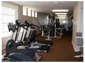 6288 NW 186th St-Unit -Apt 101 in Hialeah, FL - Foto de edificio - Building Photo