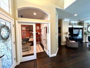 10906 Iron Creek Ave in Bakersfield, CA - Building Photo - Building Photo