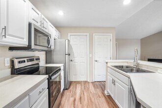 5027 Stratford Pine Ln in Dublin, OH - Building Photo - Building Photo