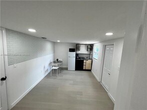 2170 NW 84th St in Miami, FL - Building Photo - Building Photo