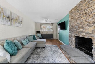 212 Paladin Dr in Virginia Beach, VA - Foto de edificio - Building Photo