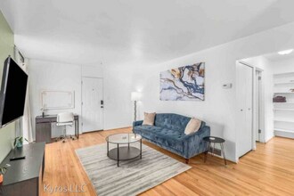 4030 W 13 Mile Rd in Royal Oak, MI - Building Photo - Building Photo