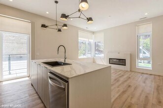 4177 W Belmont Ave, Unit 3153-305 in Chicago, IL - Foto de edificio - Building Photo