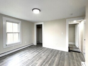 26 Kenwood St, Unit 2 in Cambridge, MA - Building Photo - Building Photo