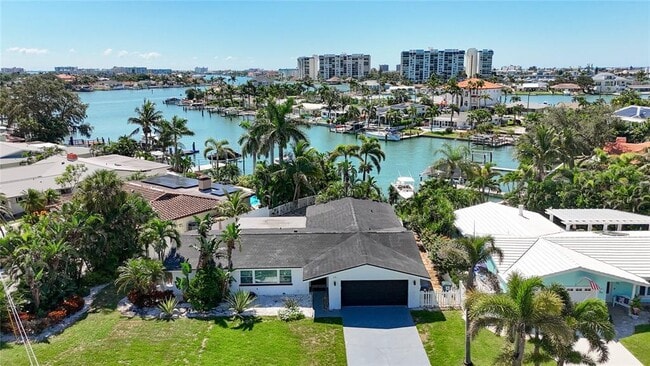25 Island Dr in Treasure Island, FL - Building Photo - Building Photo