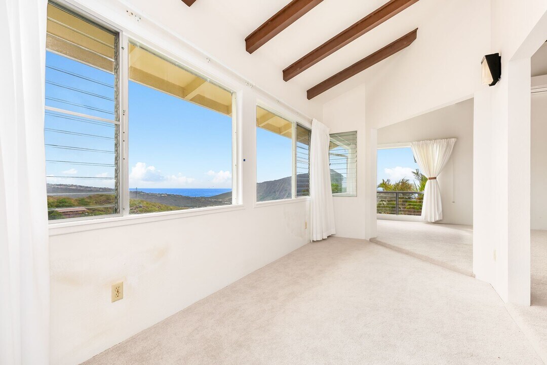 1047 Kaumoku St in Honolulu, HI - Building Photo