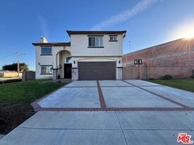 2600 W Picadilly Way in Anaheim, CA - Building Photo