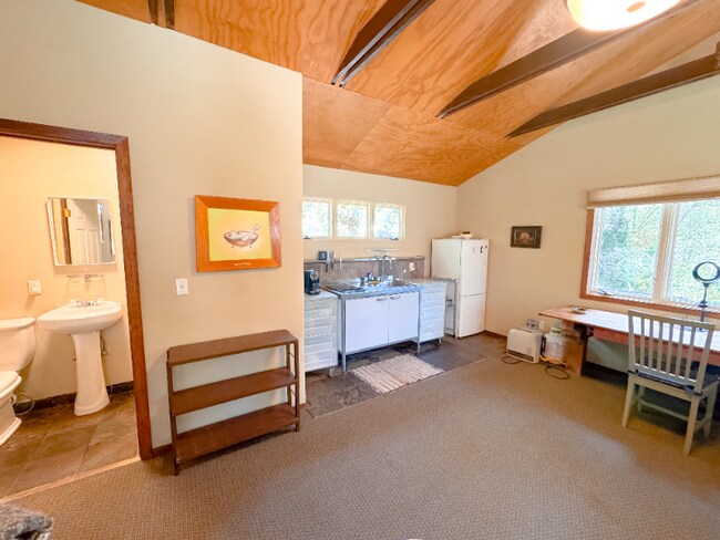 142 Roble Rd in Oakland, CA - Building Photo - Building Photo