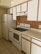 2209 Antigua Pl, Unit 811 in Kissimmee, FL - Foto de edificio - Building Photo