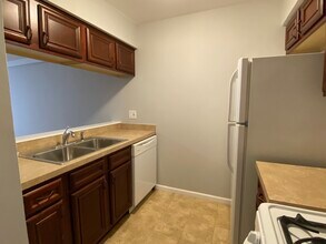 623 Robin Ct in Grayslake, IL - Building Photo - Building Photo