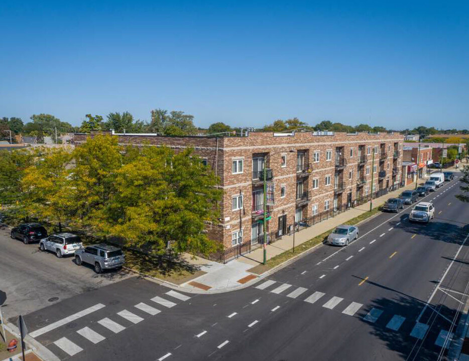 6112 W Diversey Ave in Chicago, IL - Building Photo