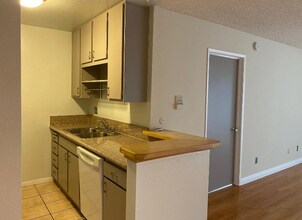 320 S Ardmore Ave in Los Angeles, CA - Building Photo - Building Photo