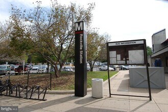 1004 Gaither Rd in Rockville, MD - Building Photo - Building Photo