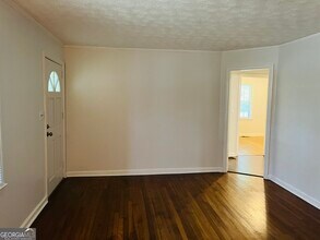 5885 Feldwood Rd in College Park, GA - Building Photo - Building Photo