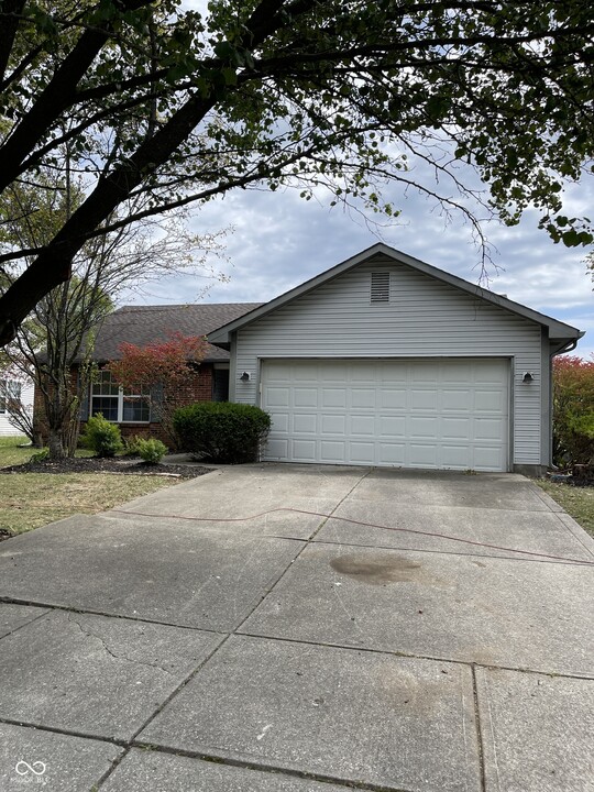 3833 Libra Ln in Indianapolis, IN - Foto de edificio